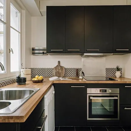 Amatique - 2 A Saint-germain-des-pres Daire Paris